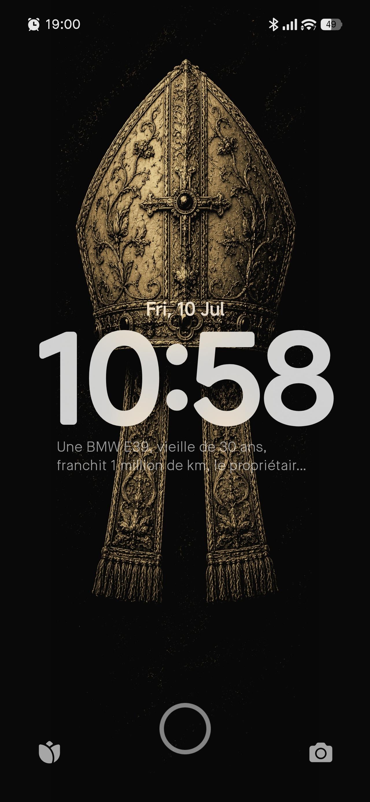 Dark Academia Phone Wallpaper Bundle | Gothic Relics Lock Screen (Digital Download)