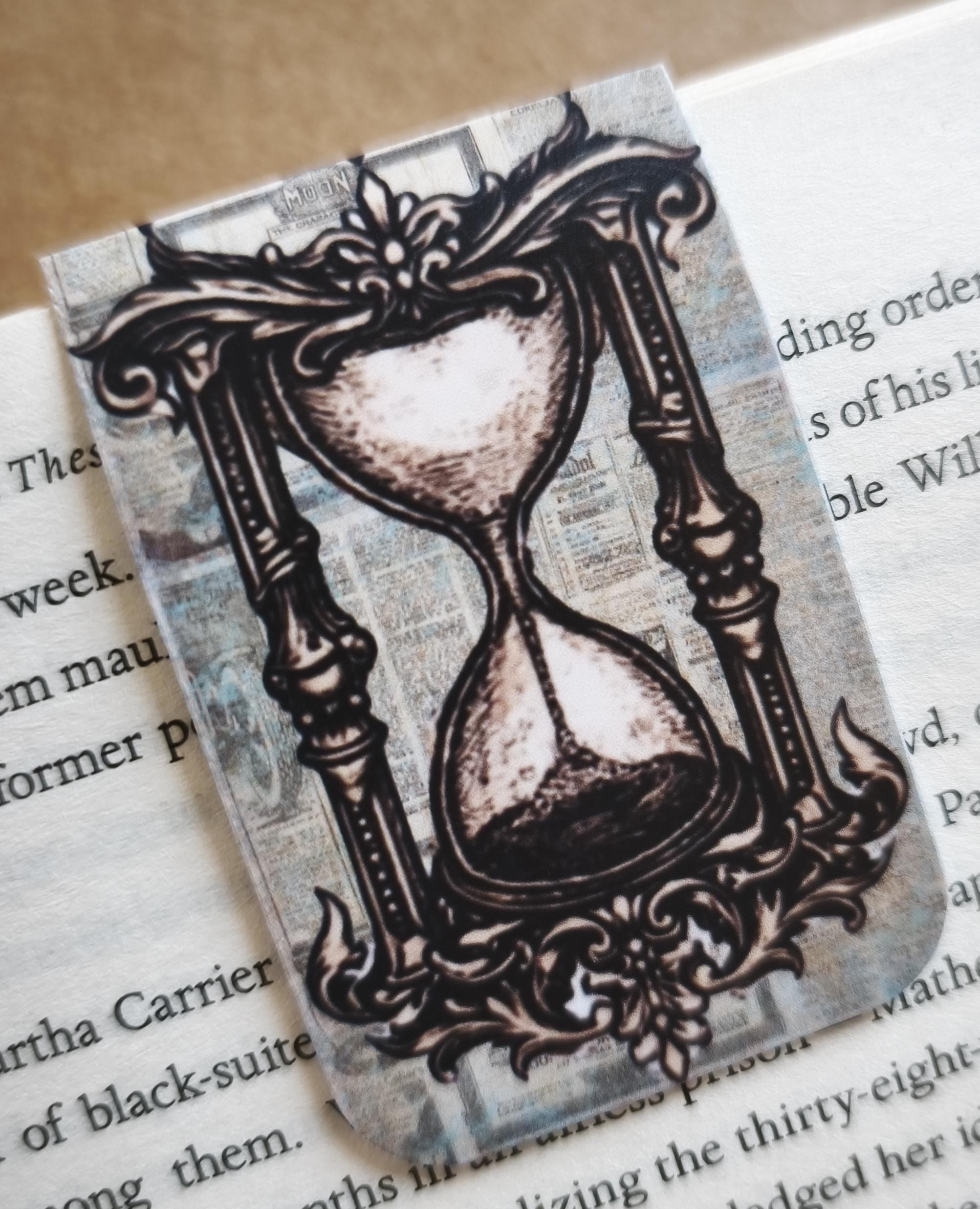 Hourglass Magnetic Bookmark, Dark Academia | Vintage Gothic Aesthetic, Time Marker | Witchy Page Holder, Study Room Decor